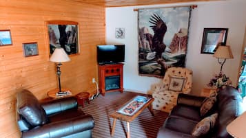 Studio Suite, 1 Bedroom, Non Smoking, Kitchen | Living area | Flat-screen TV