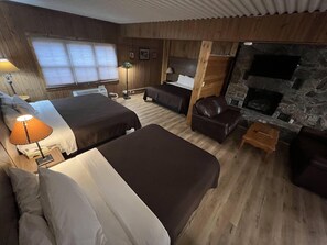 Habitación triple, varias camas, para no fumadores | Decoración personalizada y wifi gratis