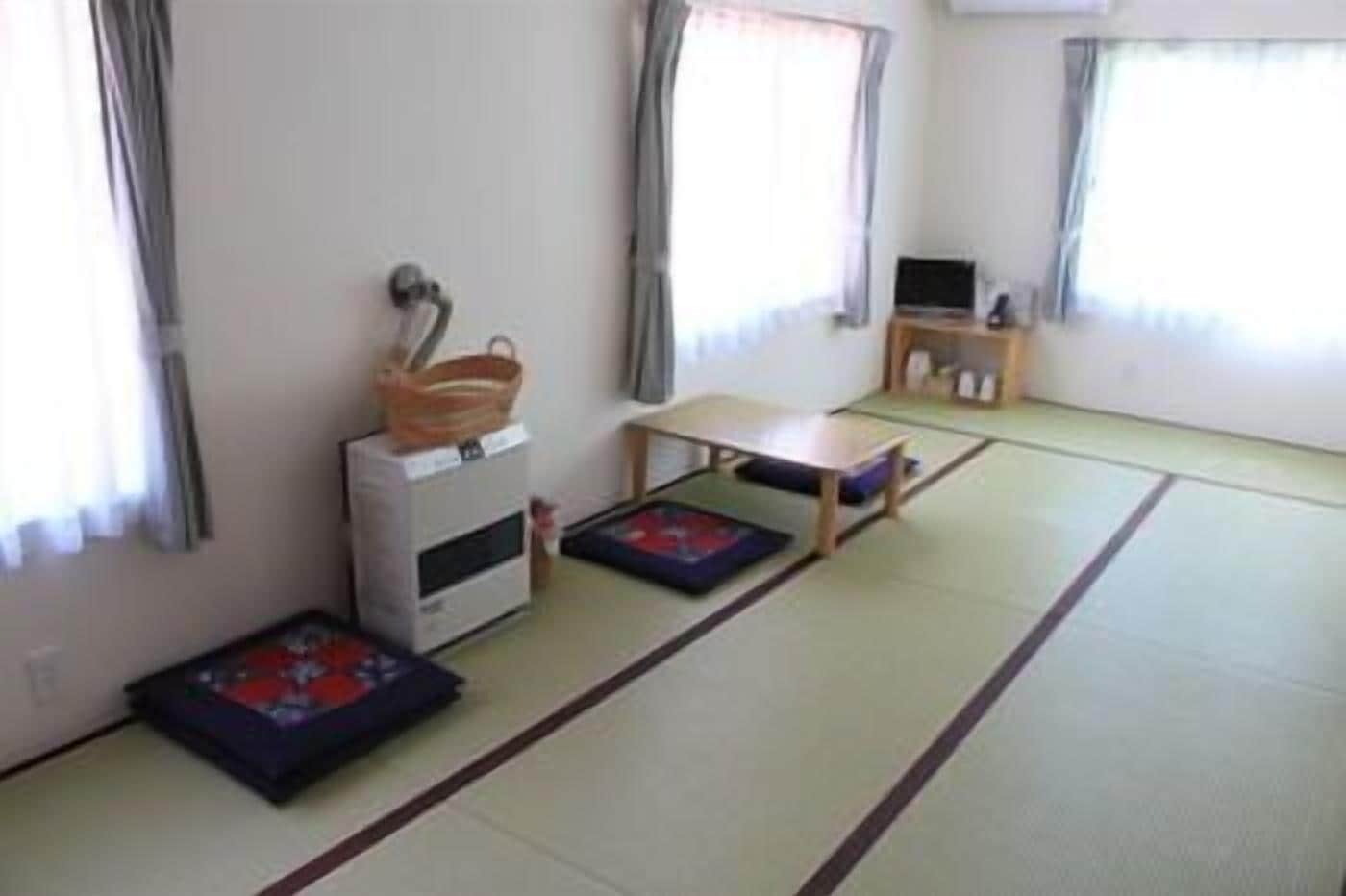 防敏寢具、羽絨被、免費 Wi-Fi、床單