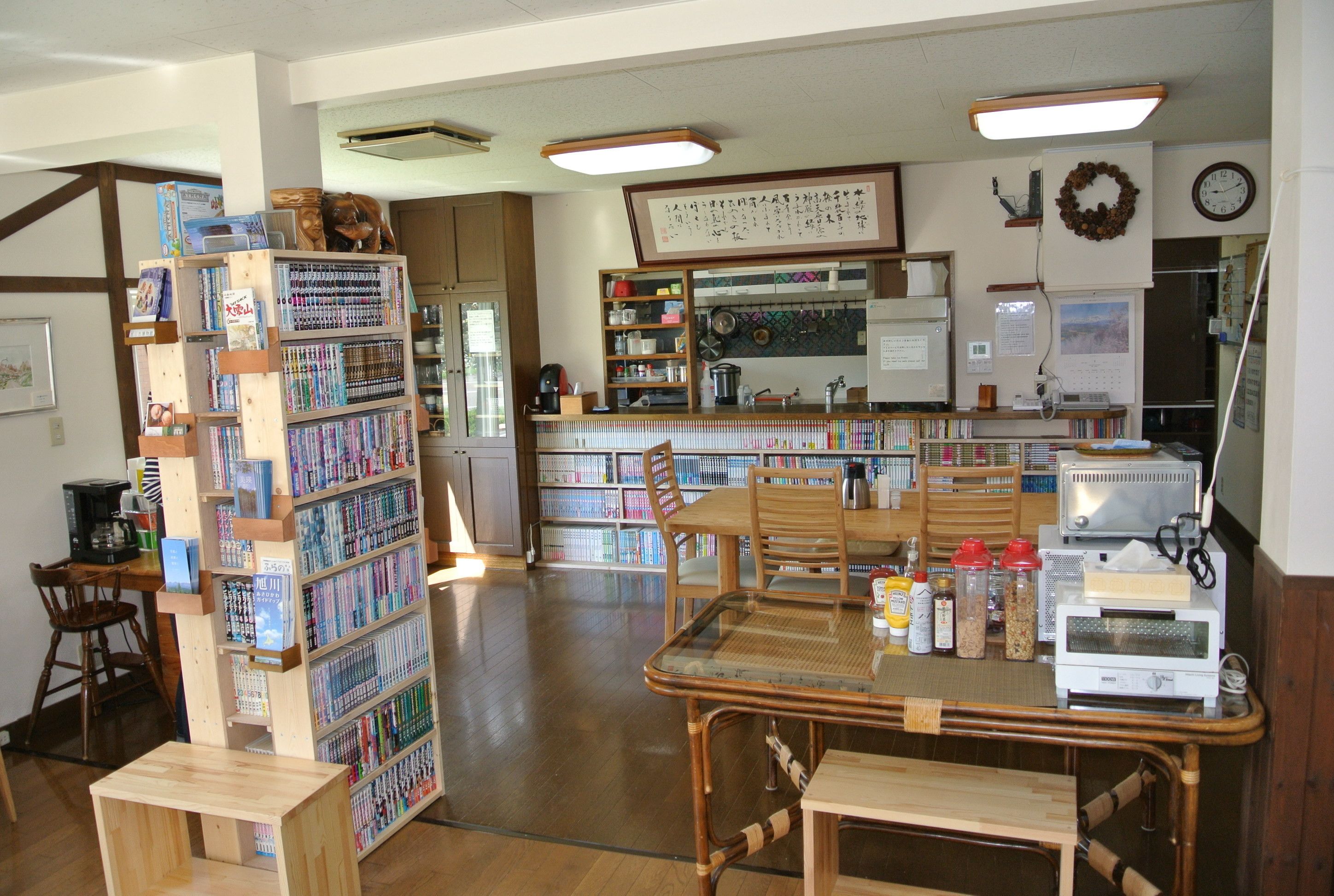 Daily continental breakfast (JPY 1000.00 per person)