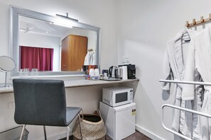 Luxury King Bed Sunset Suite | Coffee and/or coffee maker - Barossa White House (Angaston)