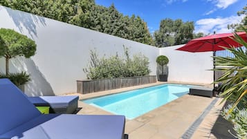 Seasonal outdoor pool, pool umbrellas, sun loungers