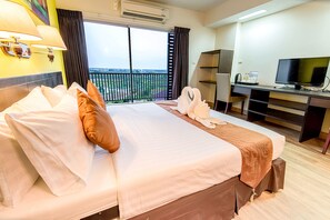 Deluxe Room | In-room dining - The Cotai Luxury Design Hotel (Bang Sao Thong)