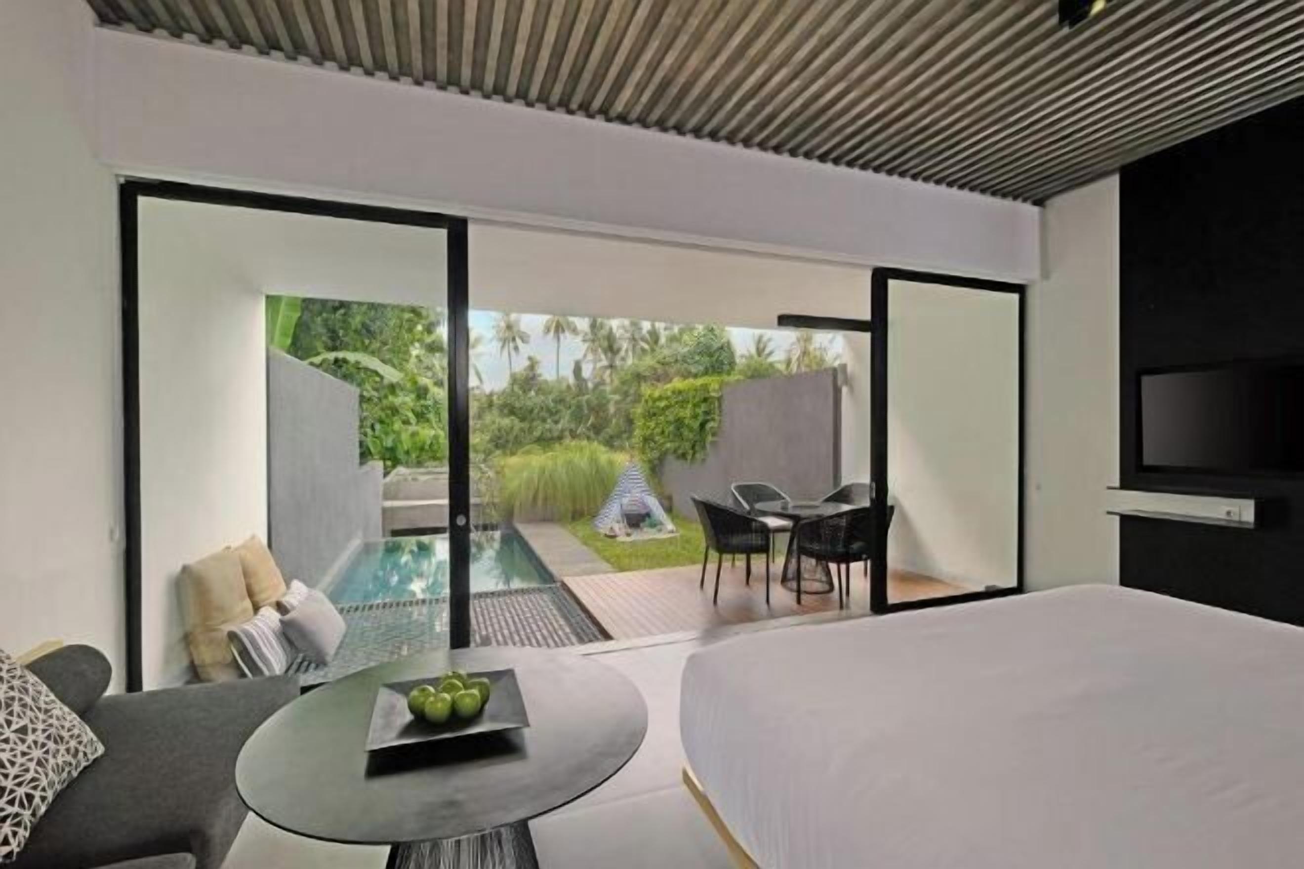 Frigobar, cofres nos quartos, escrivaninha, cortinas blackout