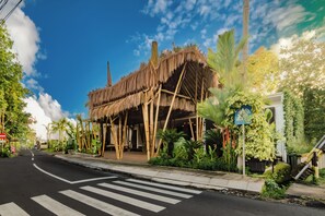 ด้านหน้าที่พัก