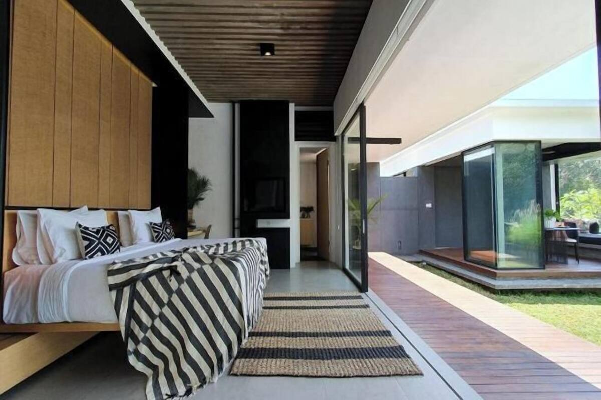 Frigobar, cofres nos quartos, escrivaninha, cortinas blackout