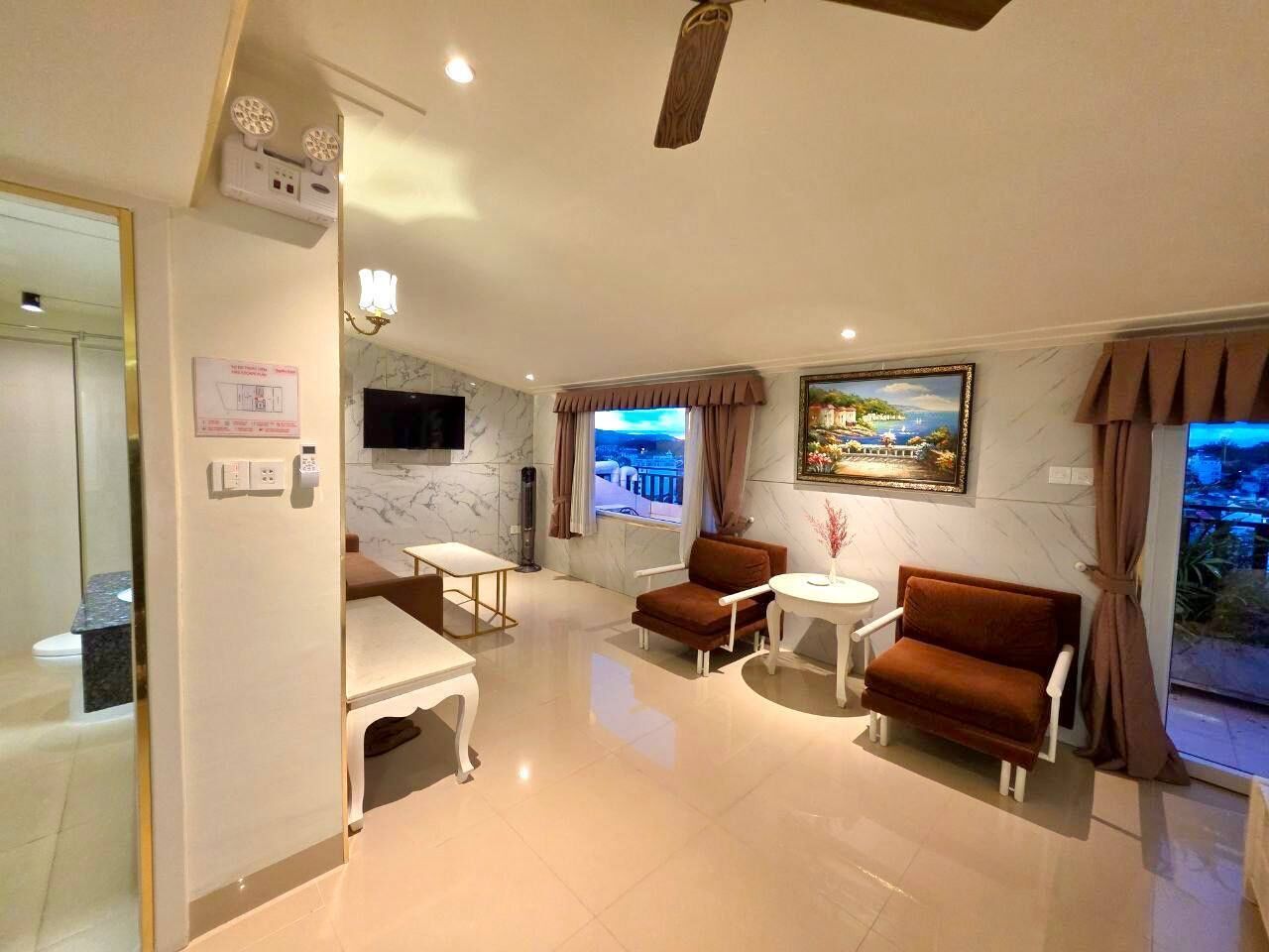 suite double room | minibar, desk, blackout curtains, free wifi