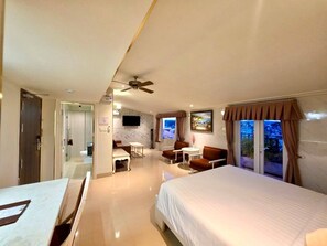 Dobbeltrom (Suite) | Minibar, skrivebord, blendingsgardiner og wi-fi (inkludert)