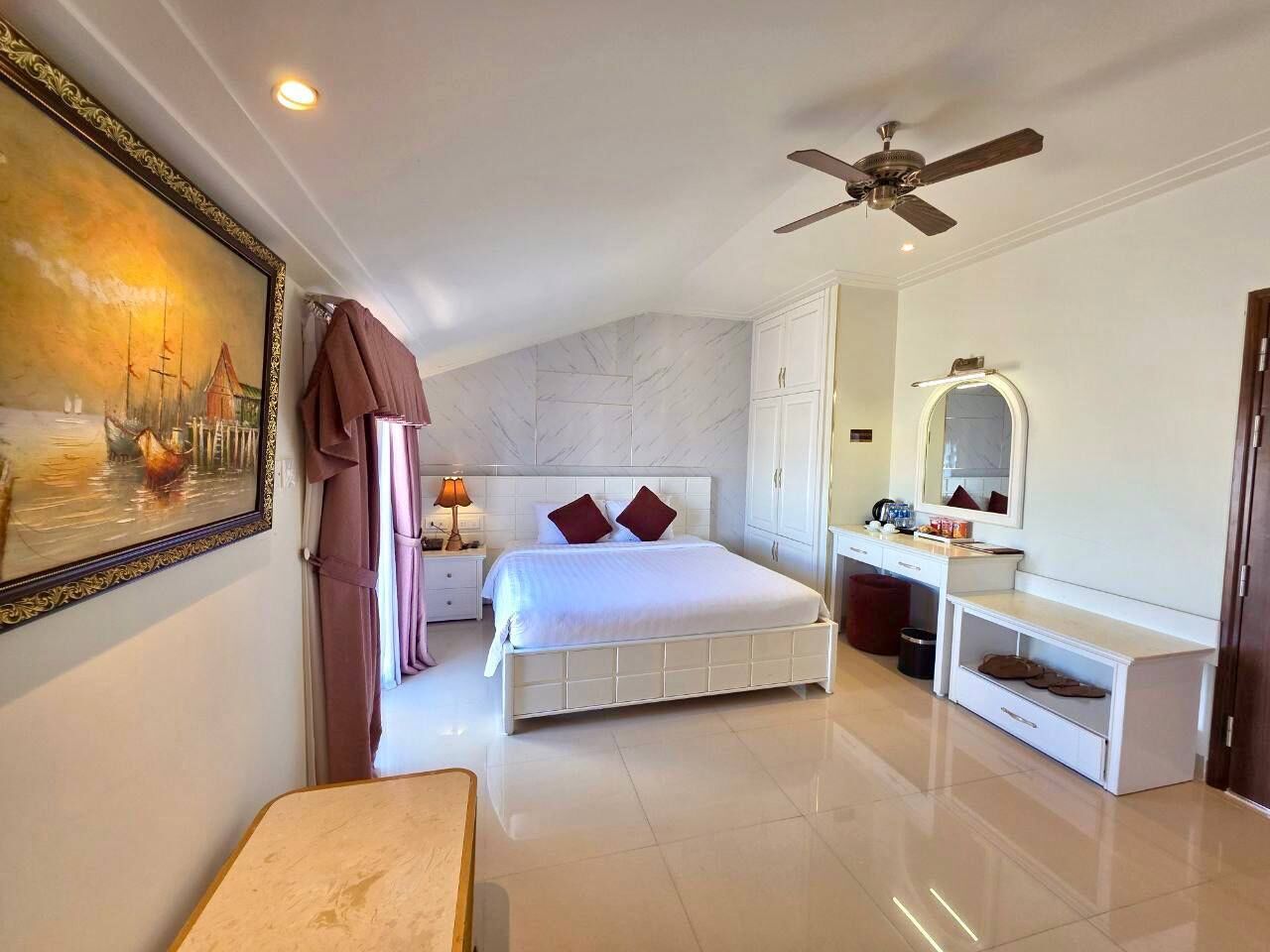 suite quadruple room | minibar, desk, blackout curtains, free wifi