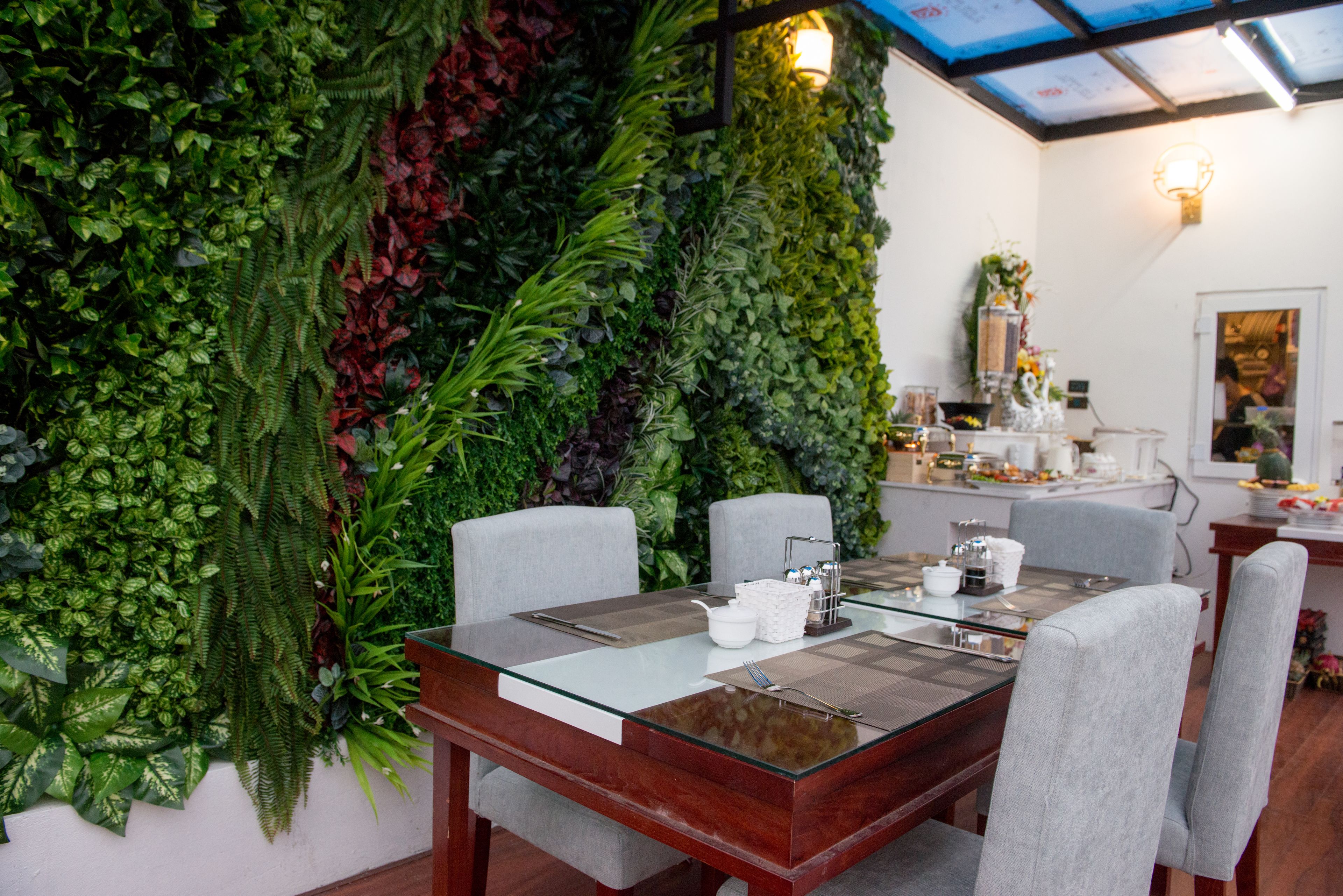 daily buffet breakfast (vnd 113500 per person)