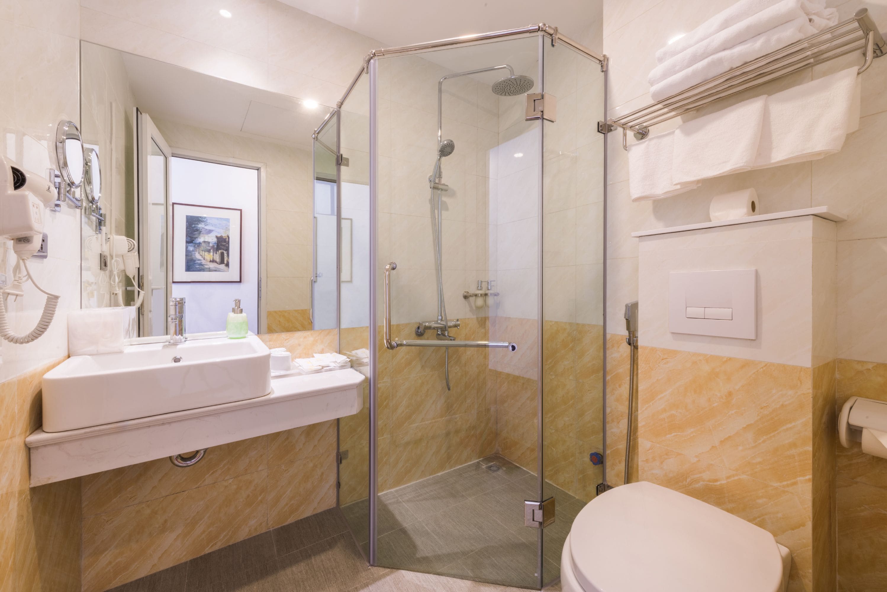 shower, rainfall showerhead, free toiletries, hair dryer