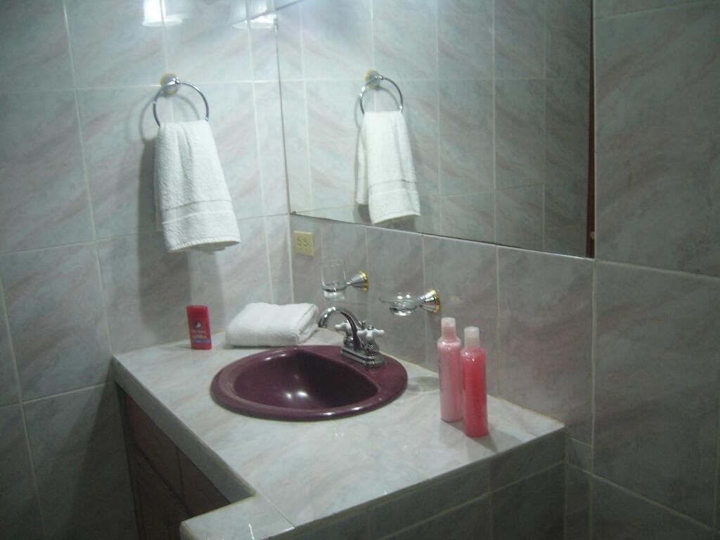 Gratis toiletartikelen, een haardroger, handdoeken