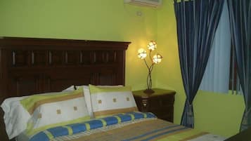 Junior suite, 1 tweepersoonsbed | Een kluis op de kamer, een strijkplank/strijkijzer, gratis wifi