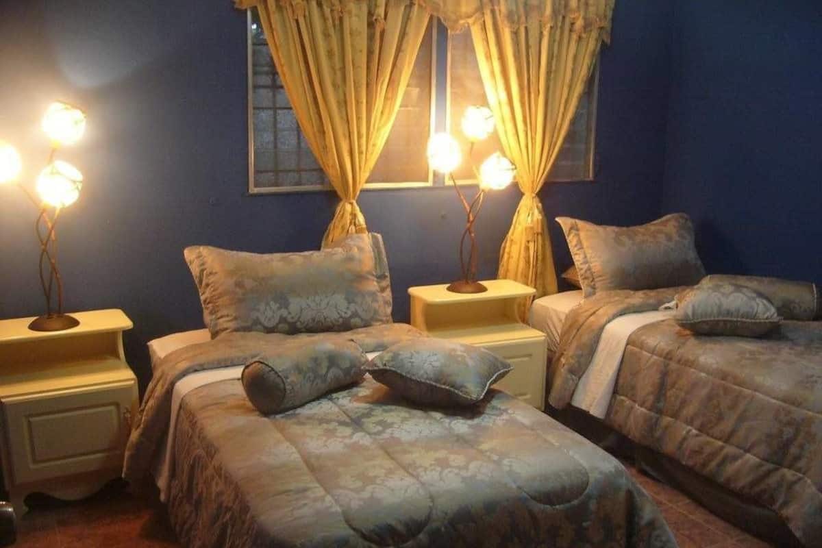 Double Room, 2 Twin Beds, Shared Bathroom | In-room safe, iron/ironing board (on request), WiFi (free)