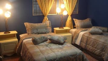Double Room, 2 Single Beds, Shared Bathroom | In-room safe, iron/ironing board, free WiFi, wheelchair access