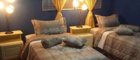 Double Room, 2 Twin Beds, Shared Bathroom | In-room safe, iron/ironing board, free WiFi, wheelchair access