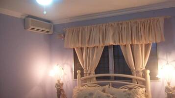 Eenpersoonskamer, 1 tweepersoonsbed, gedeelde badkamer | Een kluis op de kamer, een strijkplank/strijkijzer, gratis wifi