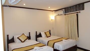 Standard Twin Room, 2 Singles | In-room safe, desk, WiFi (free)