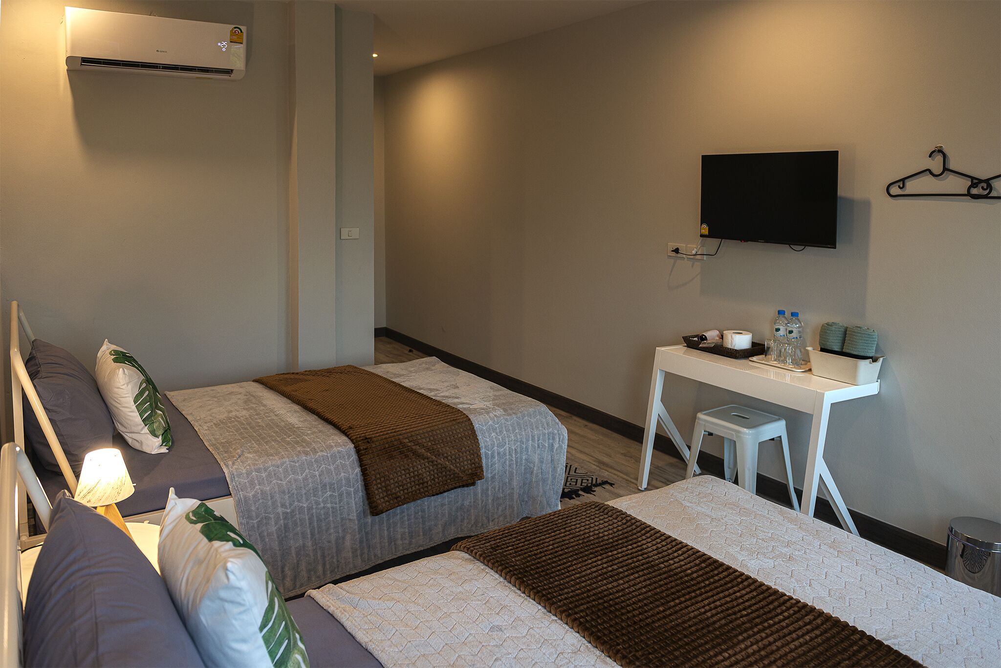 standard twin room | 1 bedroom, desk, laptop workspace, blackout curtains