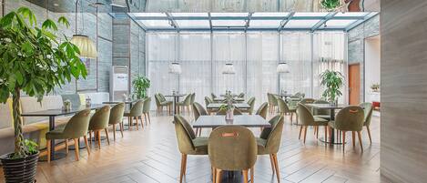 Lunch and dinner served, Chinese cuisine