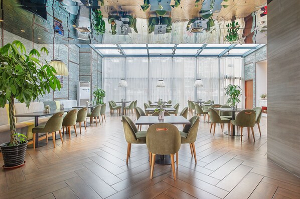 Lunch and dinner served, Chinese cuisine - TravelerInn Hepingli Beijing (Beijing)