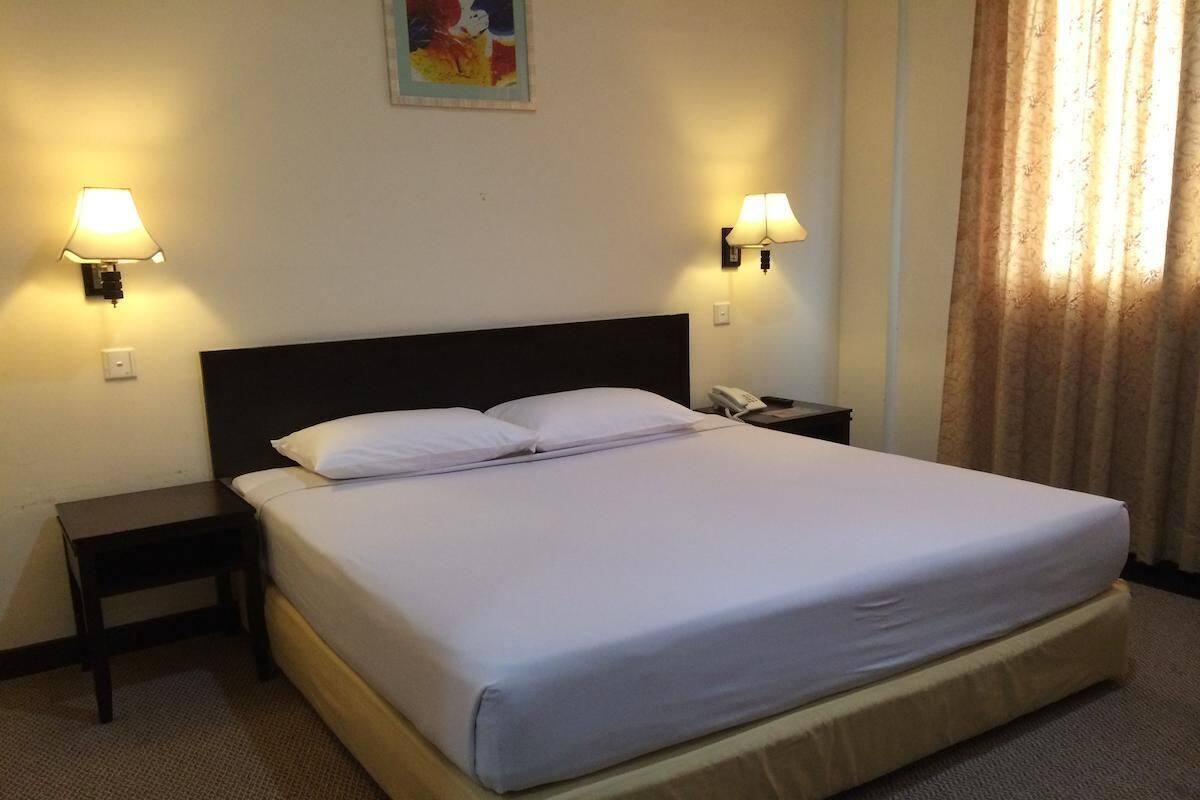 Deluxe-Zimmer, 1 King-Bett | Zimmersafe, Schreibtisch, Bügeleisen/Bügelbrett, kostenloses WLAN
