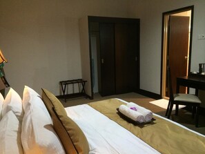 Executive Suite | In-room safe, desk, iron/ironing board, free WiFi - Carlton Hotel Shah Alam (Shah Alam)