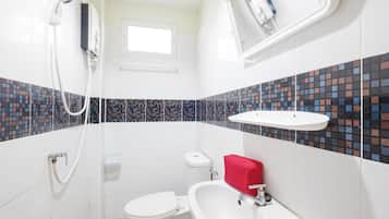 Shower, free toiletries, towels