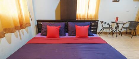 標準雙人房 | 迷你吧、書桌、免費無線上網