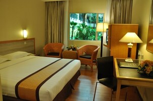 Standard Room, 1 Katil Raja (King) | Peti besi dalam bilik, meja, seterika/papan seterika, Wi-fi percuma 