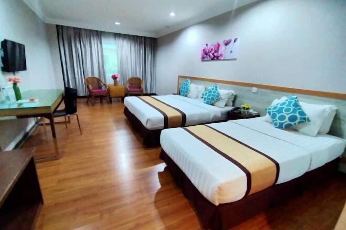 In-room safe, desk, iron/ironing board, free WiFi