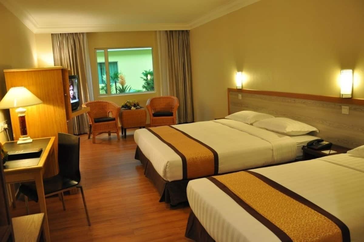 Superior Family | In-room safe, desk, iron/ironing board, free WiFi