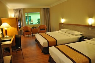 Family Room | Peti besi dalam bilik, meja, seterika/papan seterika, Wi-fi percuma 