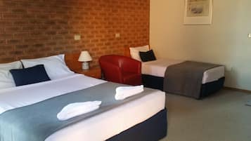 2 bedrooms, premium bedding, minibar, desk