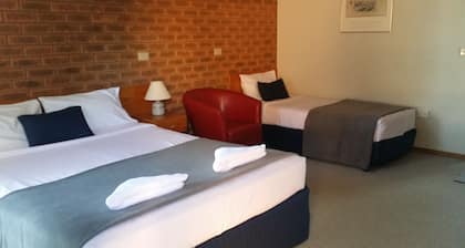 Bridge Motor Inn