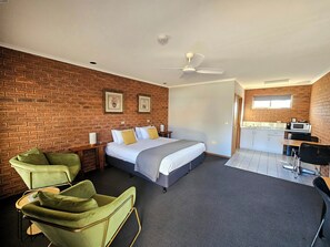 Deluxe Room | Premium bedding, minibar, desk, iron/ironing board