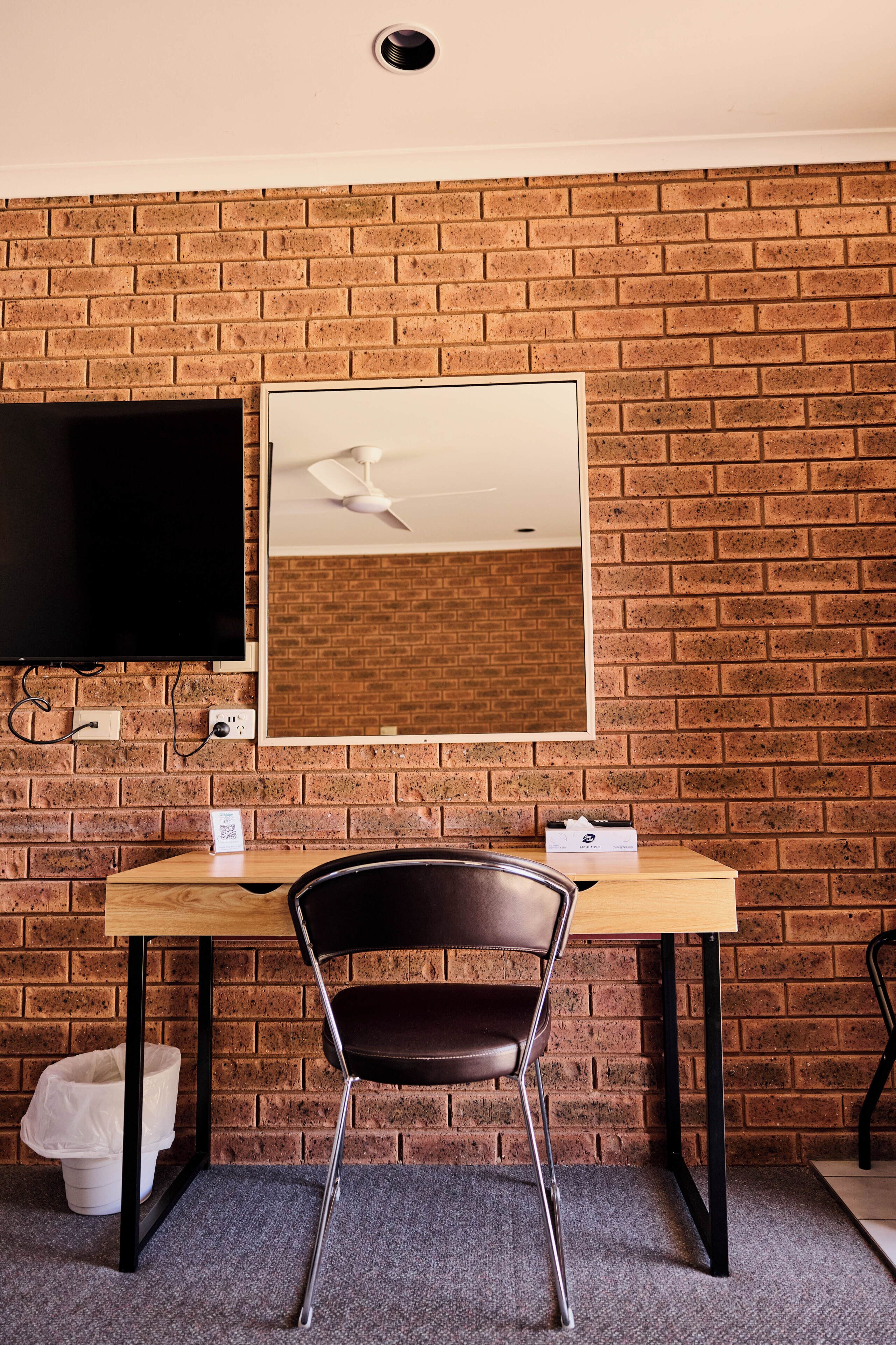 Premium bedding, desk, iron/ironing board, free WiFi