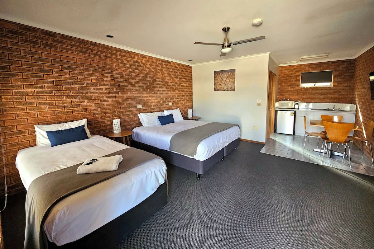 Deluxe Triple Room | Premium bedding, desk, iron/ironing board, WiFi (free)