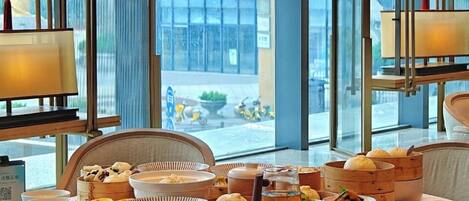 2 restaurants servant le petit déjeuner, spécialités Cuisine chinoise