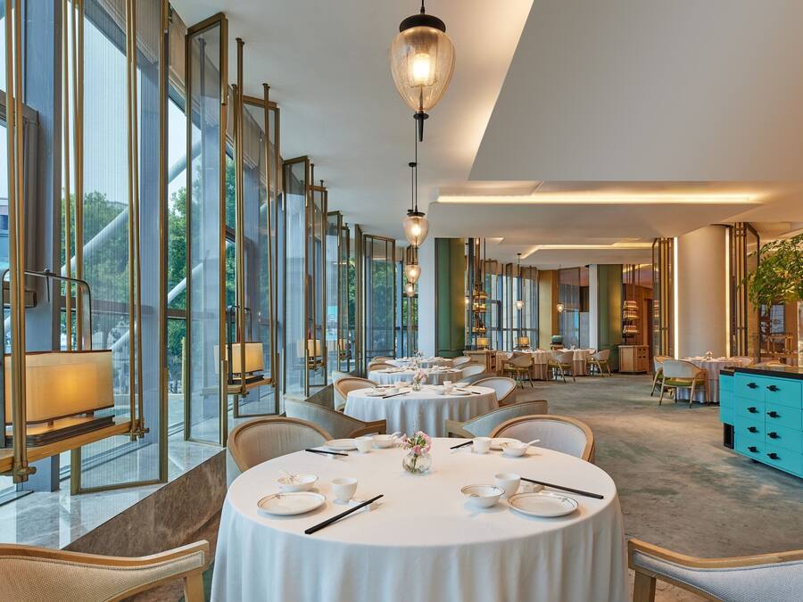 2 restaurants servant le petit déjeuner, spécialités Cuisine chinoise