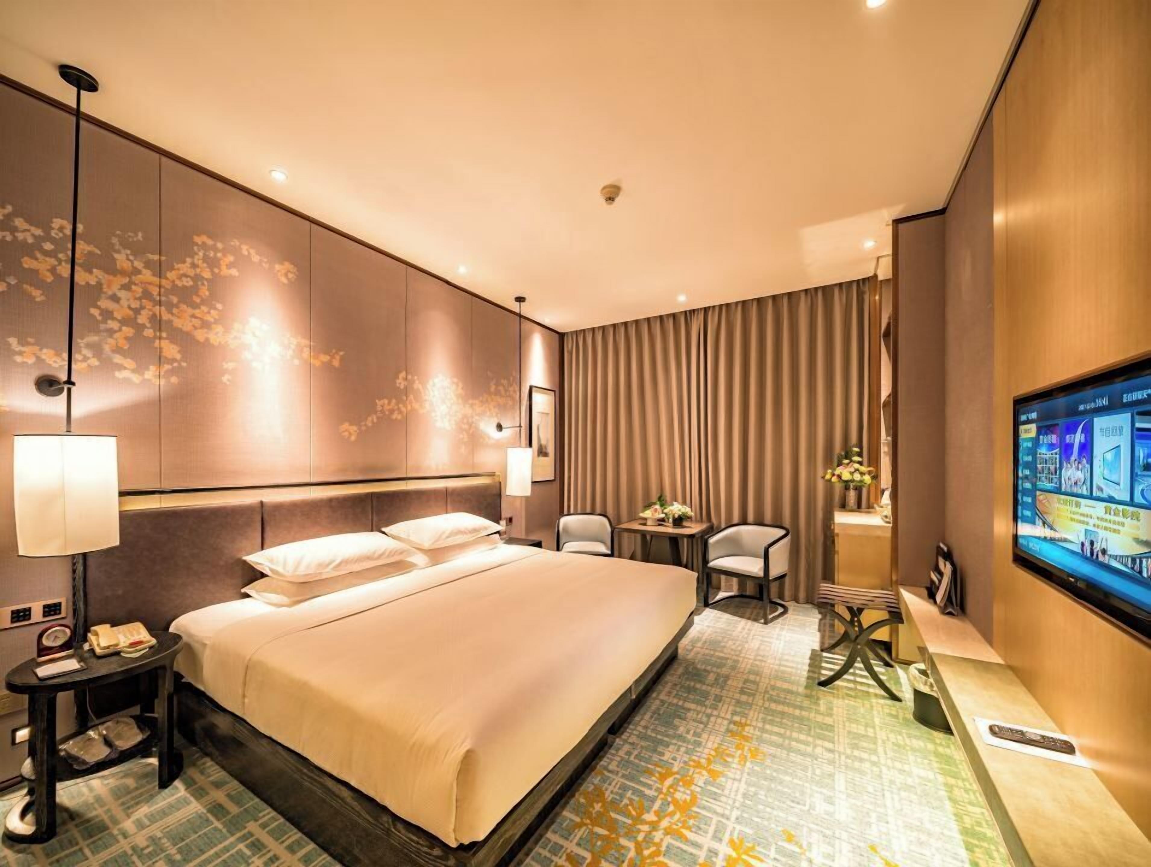 1 soverom, dundyner, minibar og safe på rommet