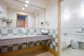 Habitació tradicional (Japanese Style) | Bany | Combinació de dutxa i banyera i articles de tocador gratuïts