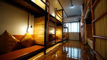 11 Bunk Bed Mixed Dorm | Blackout curtains, free WiFi, bed sheets