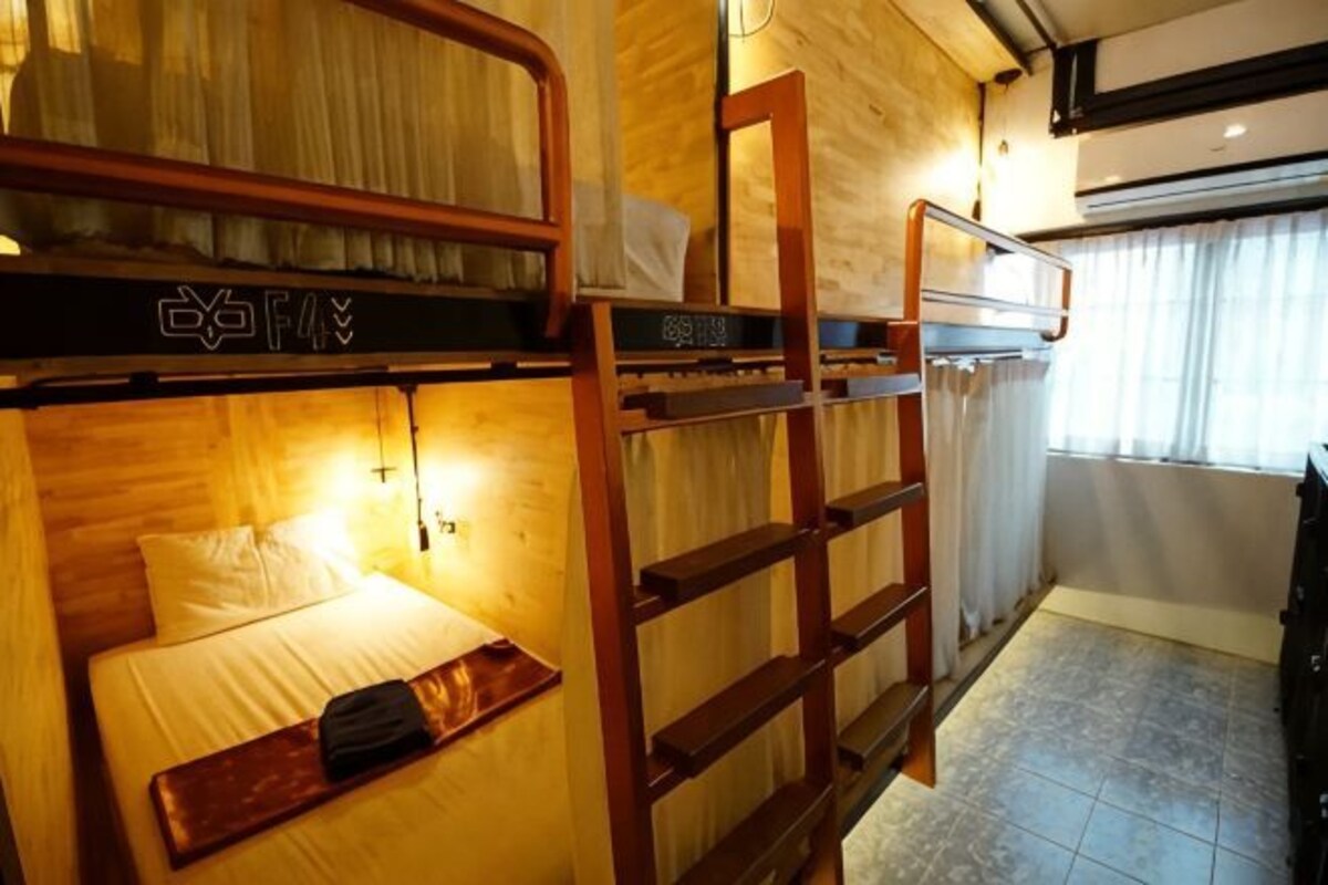 Blackout drapes, WiFi (free), bed sheets