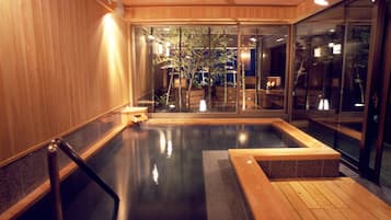 Indoor spa tub