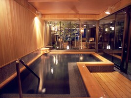 Indoor spa tub