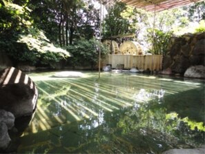 Outdoor spa tub - Hotel Sansuikan (Beppu)