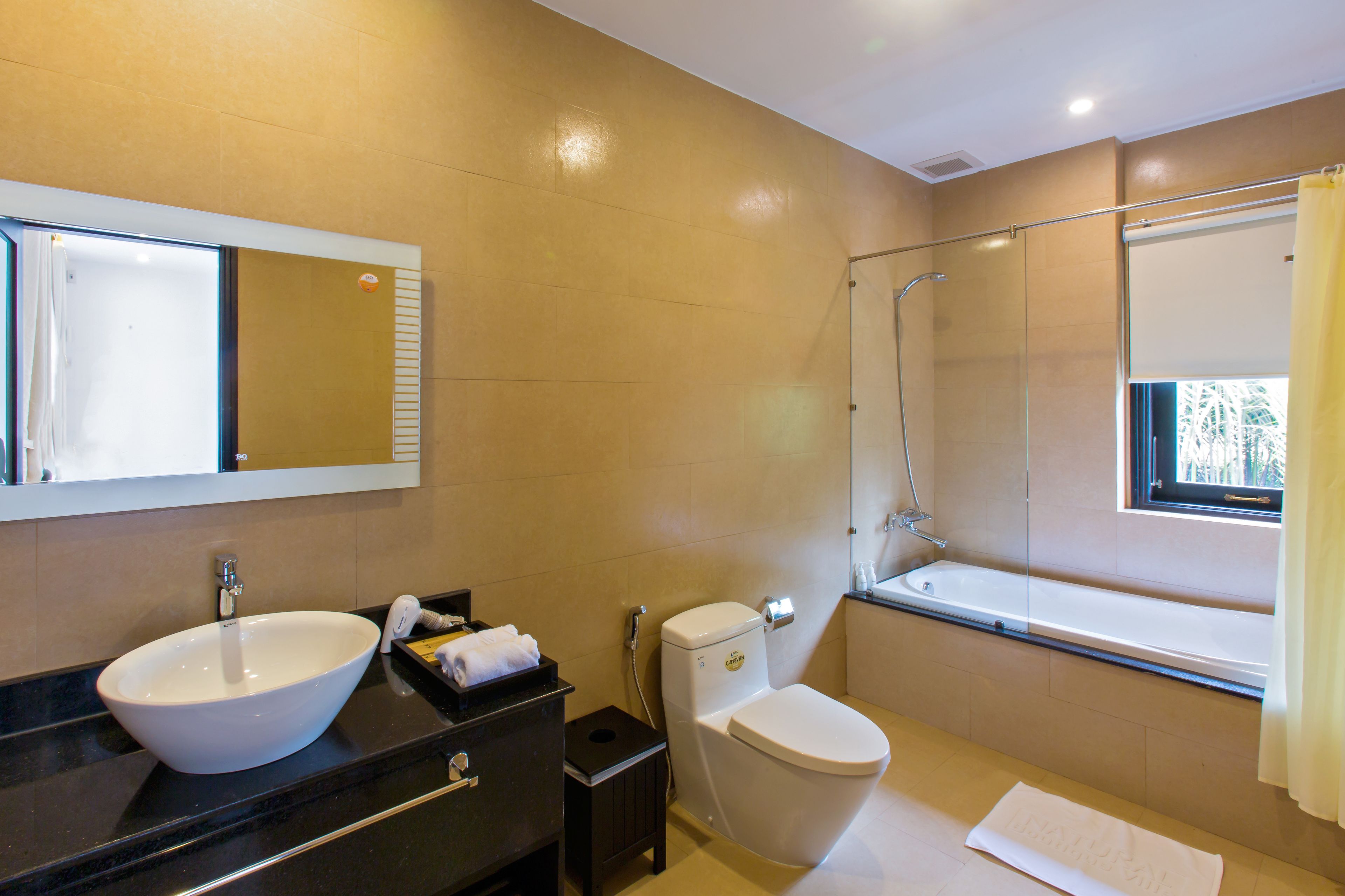 senior double room, 1 king bed, river view | bathroom | free toiletries, hair dryer, bathrobes, slippers