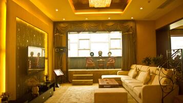 2 restaurants, breakfast served