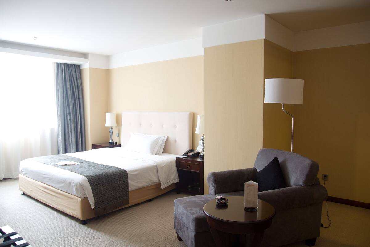 Deluxe Suite | Premium bedding, in-room safe, desk, blackout drapes